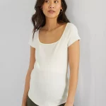 T-shirt de grossesse a encolure carée