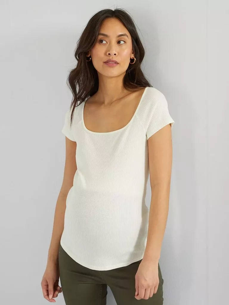 T-shirt de grossesse a encolure carée